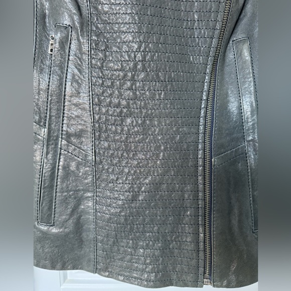 Black leather jacket, form fitting - Picture 6 of 6